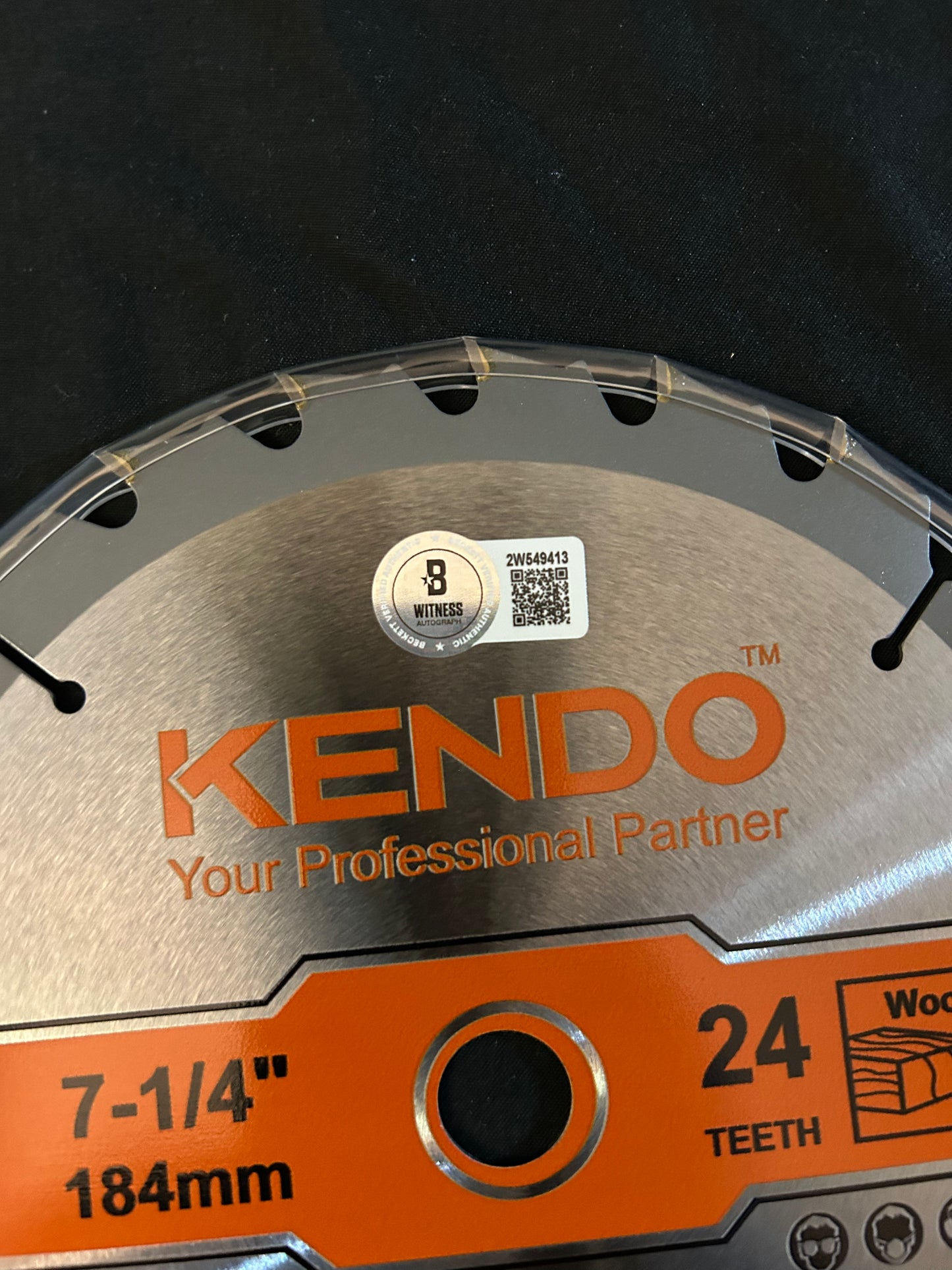 Tobin Bell signed Saw blade (Jigsaw inscription) W/ Beckett witnessed COA