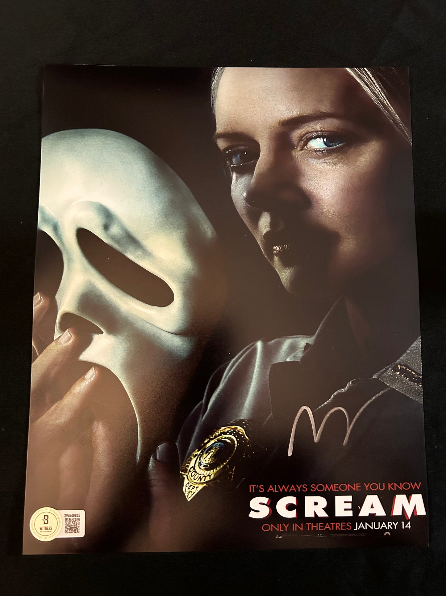 Marley Shelton signed Scream 8x10 photo W/Beckett witness COA