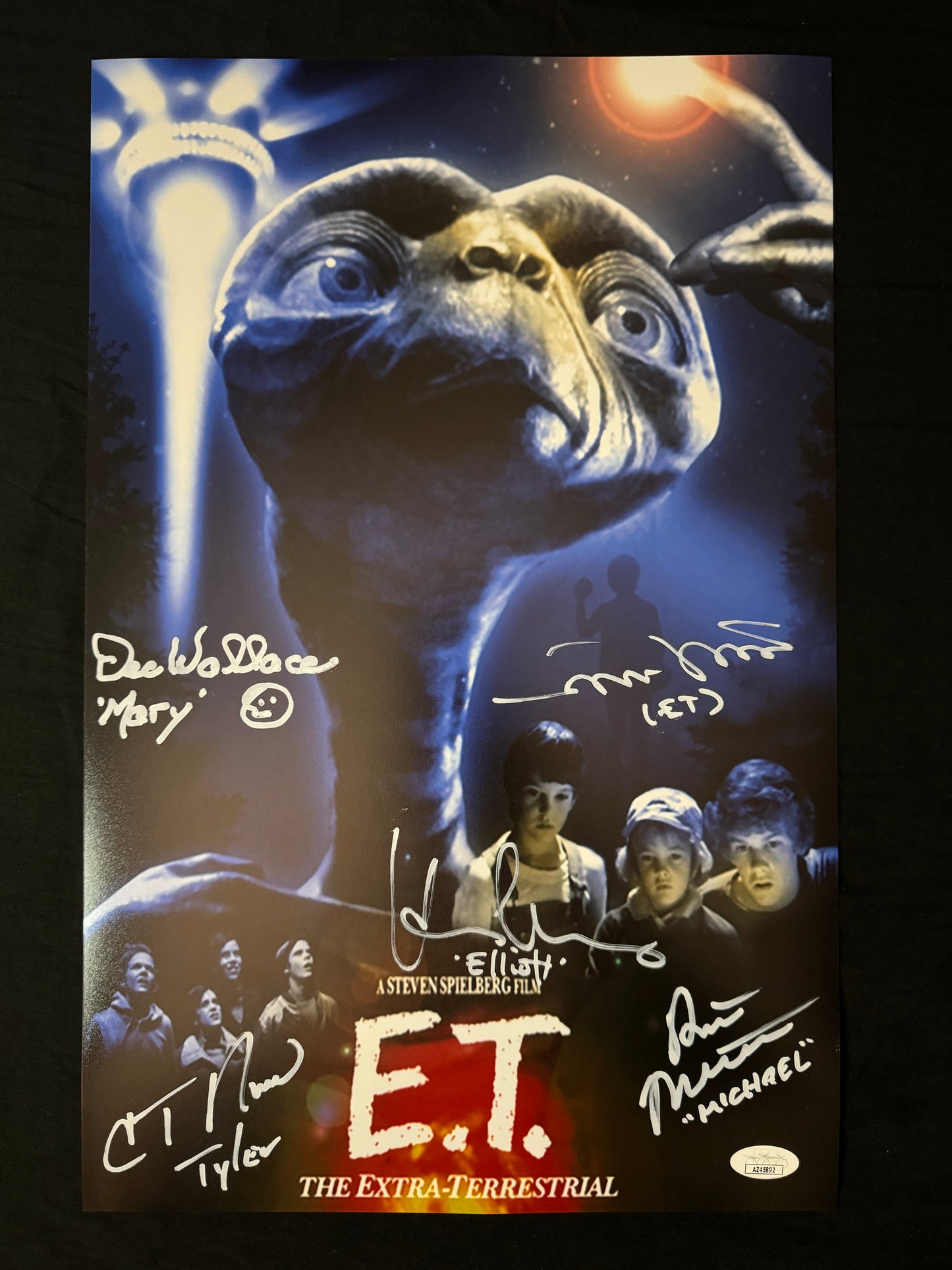 Henry Thomas, Dee Wallace, C Thomas Howell, Robert MacNaughton, Matthew Demeritt signed E.T. 11x17 photo W/ JSA COA